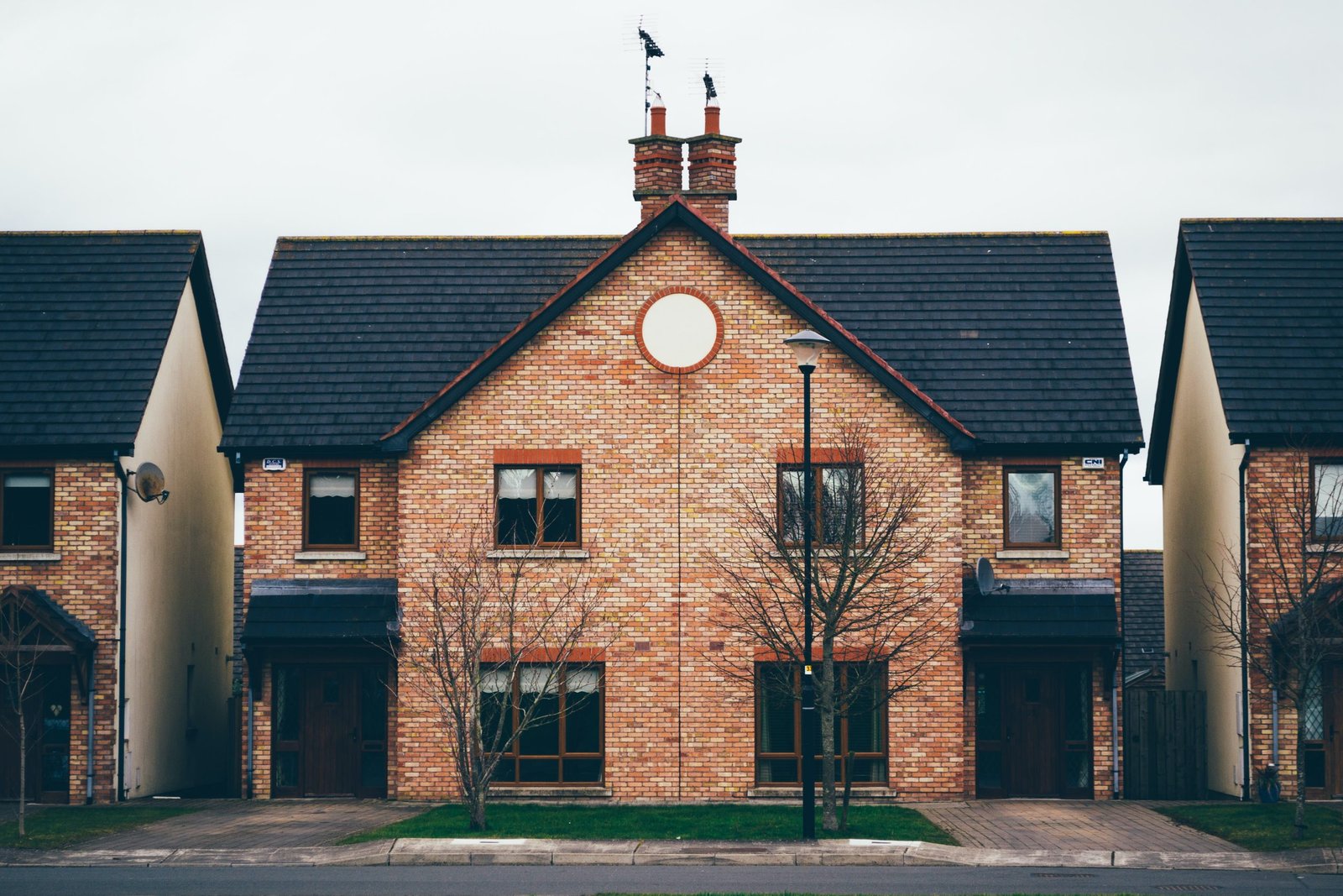 Urgent bridge to redeem existing charge and fund refurb, PE28